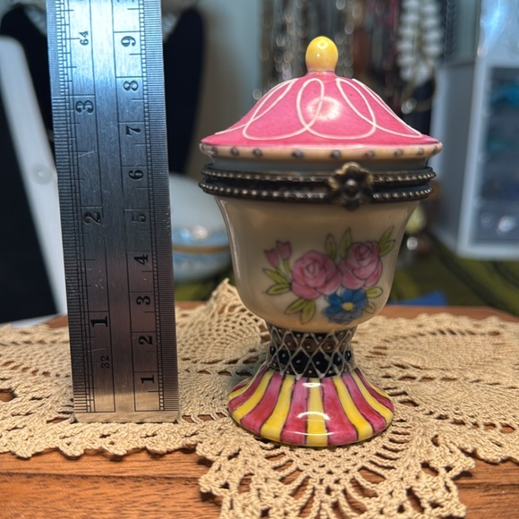 Porcelain Floral Trinket Box with Pink Lid - Picture 12 of 14